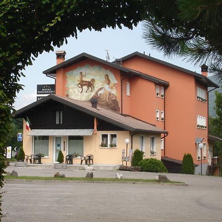 Hotel Ristorante Sagittario Feltre Luaran gambar